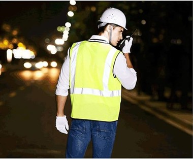 Herstellung und Verwendung von reflektierendem Stoff