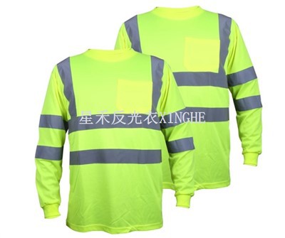Warnschutz-T-Shirt in Grün mit langen Ärmeln und reflektierendem Band