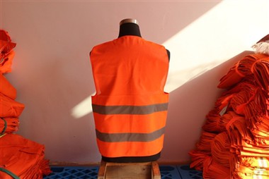 Beeinträchtigt das Trocknen von Warnschutzhemden in Innenräumen den Glanz?
