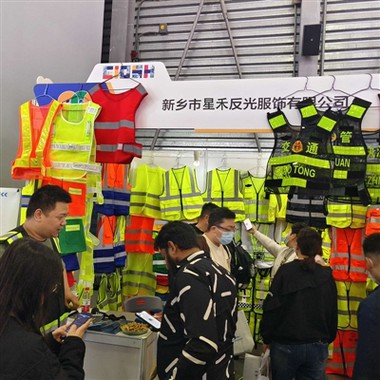 Was sind die Vorteile von reflektierenden Kapuzenpullovern für Herren?