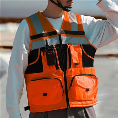 Wie kann ein reflektierender Kapuzenpullover bei Nachtpatrouillen eingesetzt ...